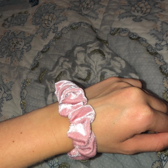 set of 4 scrunchies - Picture 4 of 6